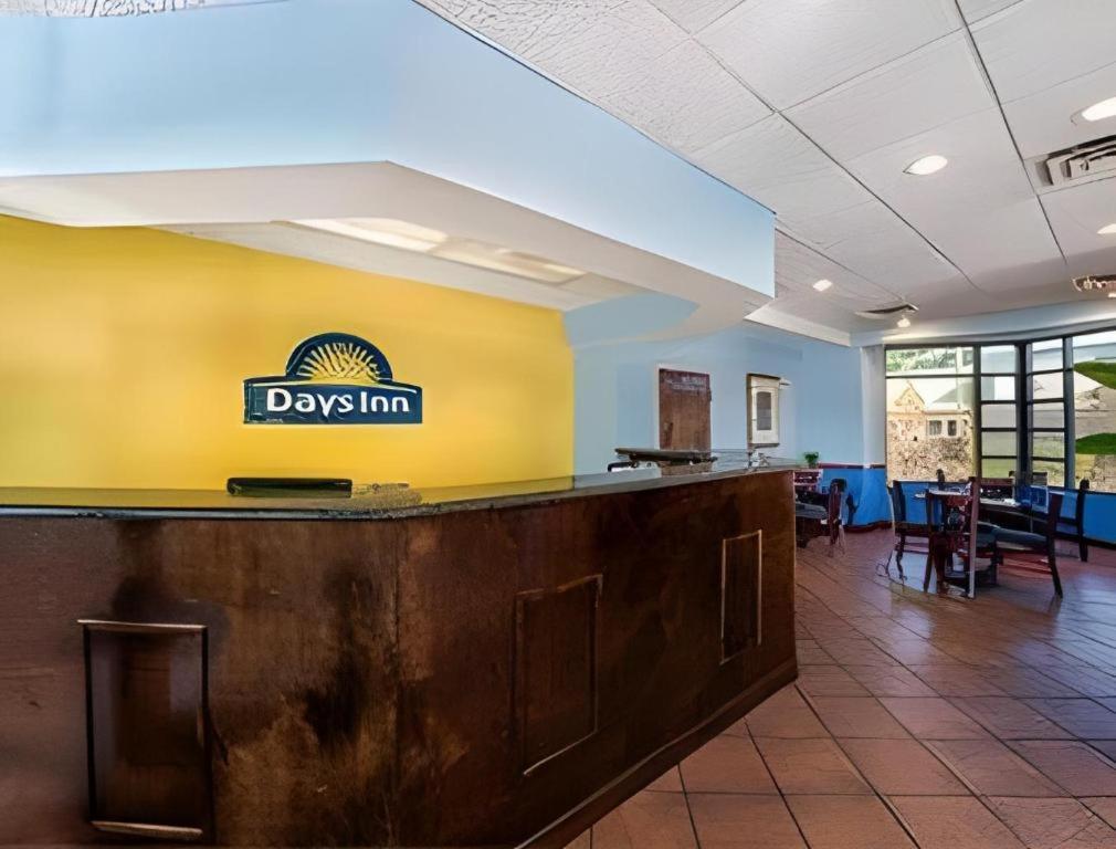 Days Inn By Wyndham Richmond Hill/Savannah Exterior foto